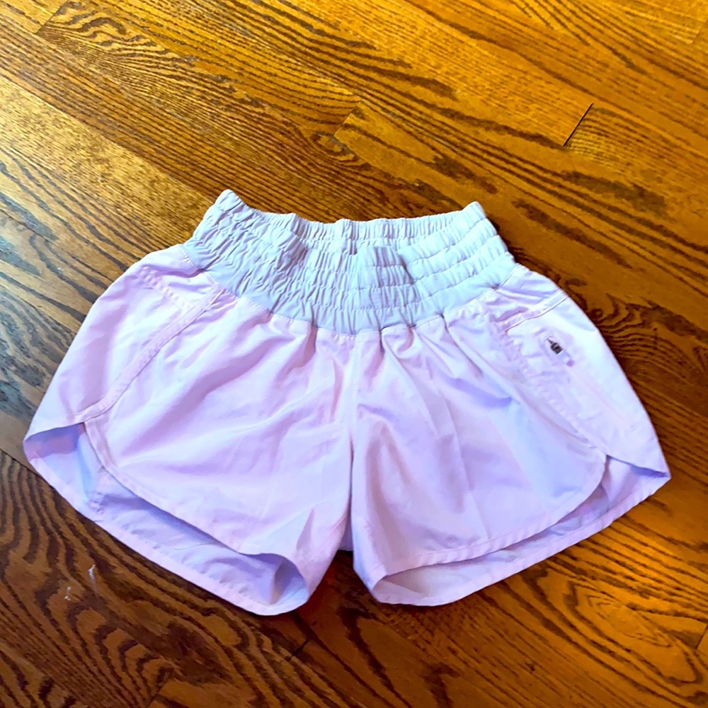 LULULEMON SIZE 6 TRACKER SHORTS “4